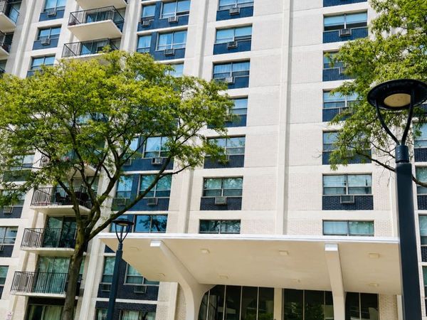 9001 Golf Road , Unit 2I, Des Plaines, IL 60016