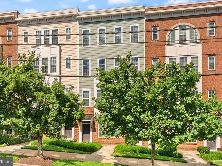 242 N Summit Avenue N, Unit 21, Gaithersburg, MD 20877 Main Photo