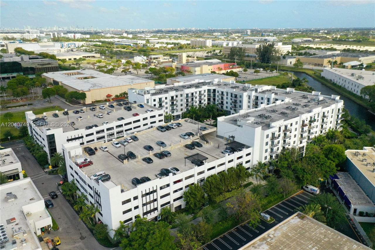 9420 NW 41st St , Unit 2, Doral, FL 33178 Photo