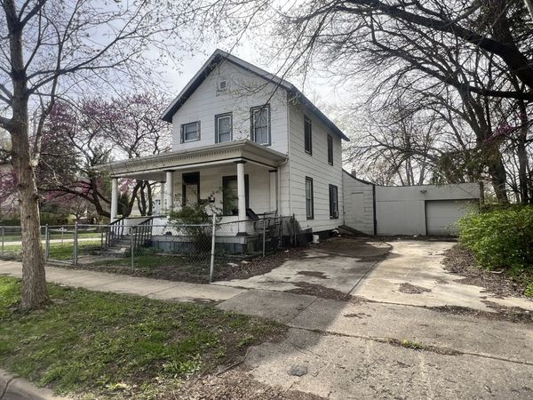 902 N Lee Street, Bloomington, IL 61701