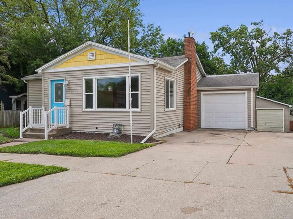 1016 W 2nd Street, Cedar Falls, IA 50613