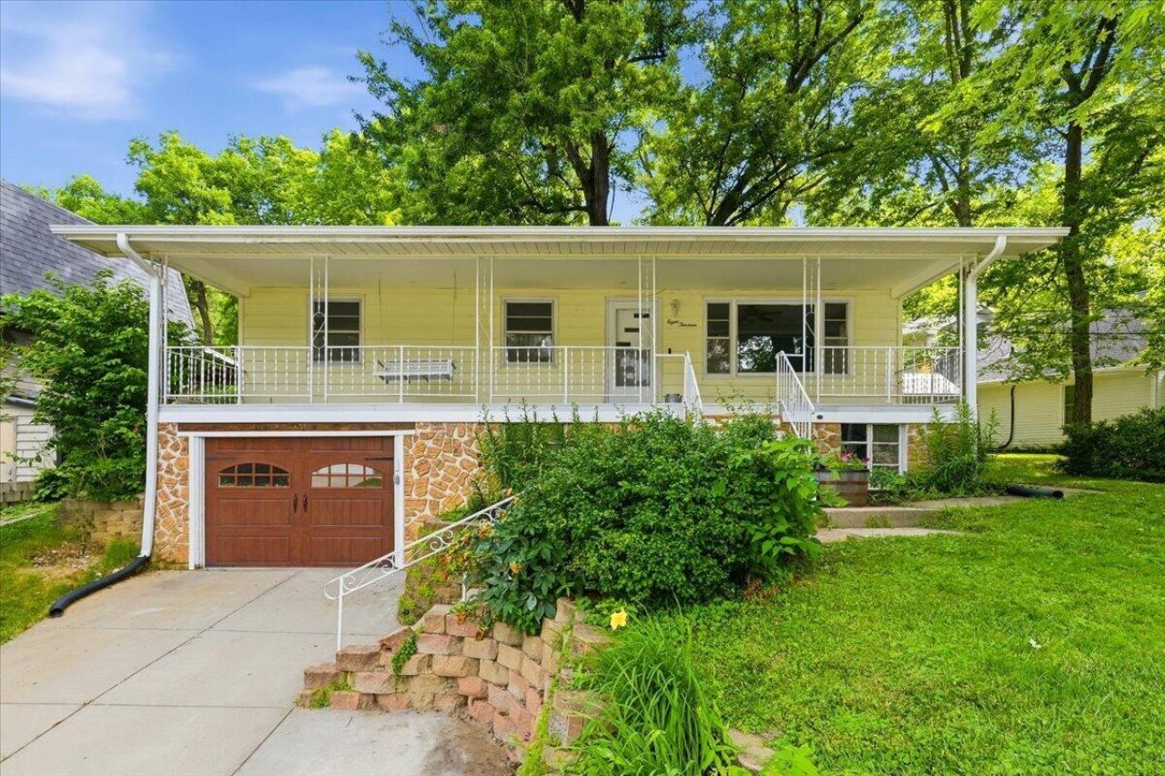 813 Mckenzie Avenue, Council Bluffs, IA 51503 Main Photo