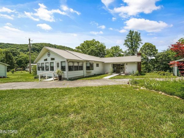 127 Mountain Rd, Oliver Springs, TN 37840