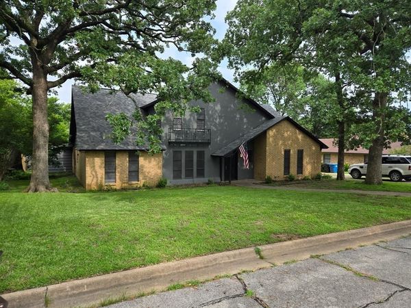 606 Queens Road , Denison, TX 75020