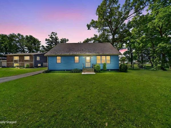 113 Chaffee, Hiawatha, IA 52233