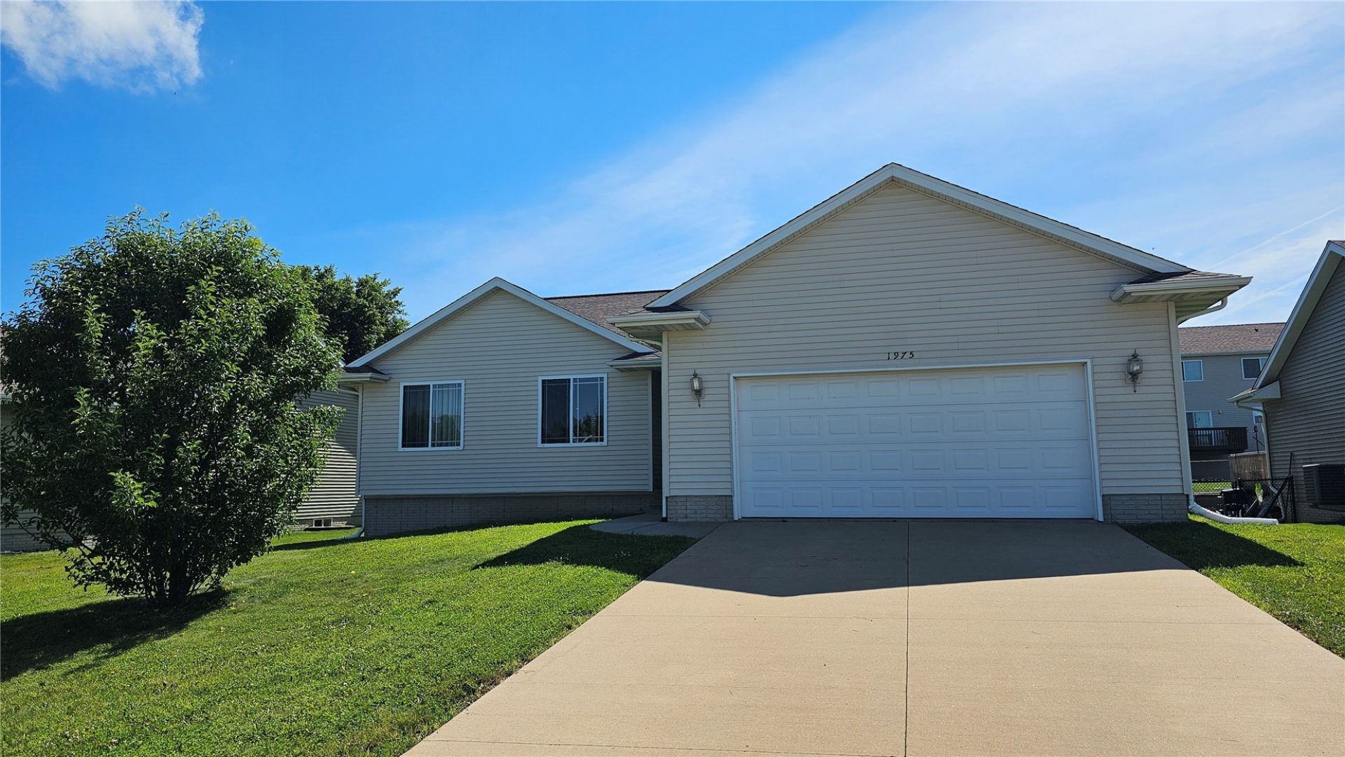 1975 49th Street, Marion, IA 52302 Main Photo