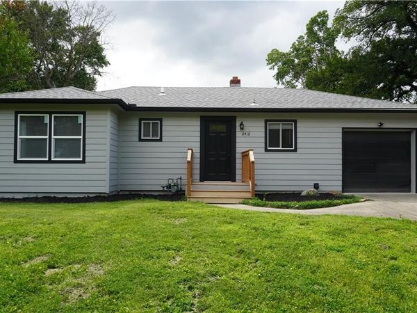 2412 Queen Ridge Drive, Independence, MO 64055
