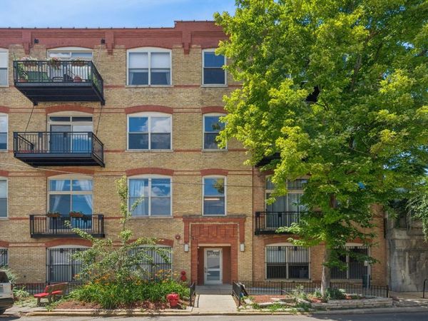 1740 N Maplewood Avenue, Unit 210, Chicago, IL 60647