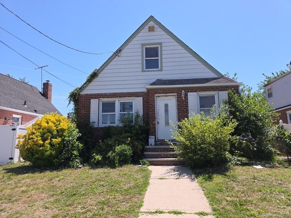 30 Viola Street , Valley Stream, NY 11580