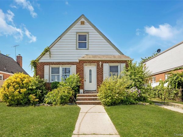 30 Viola Street , Valley Stream, NY 11580