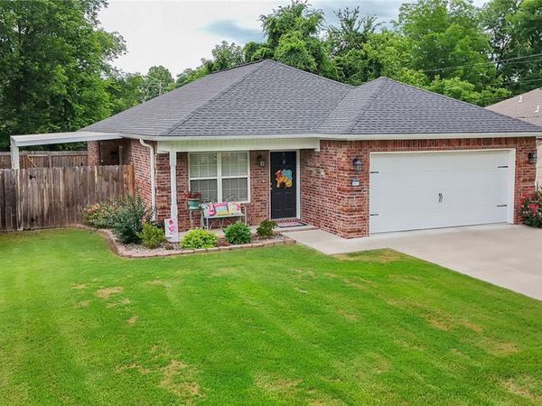 607 S 3rd Street , Dardanelle, AR 72834