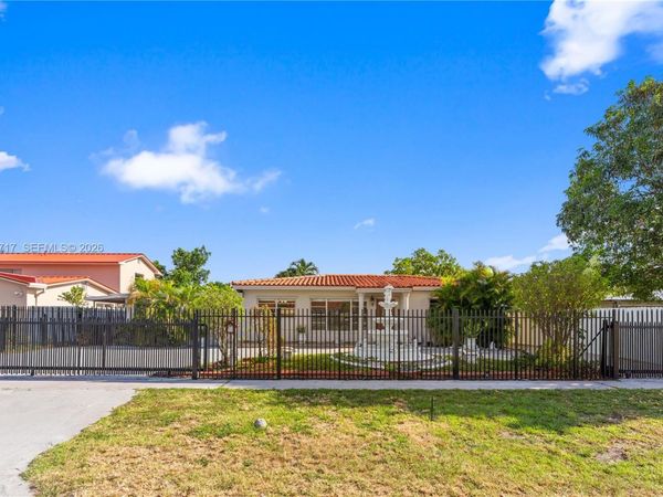 491 W 35th Pl , Hialeah, FL 33012