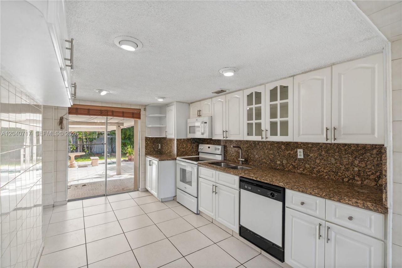 491 W 35th Pl, Hialeah, FL 33012 Photo