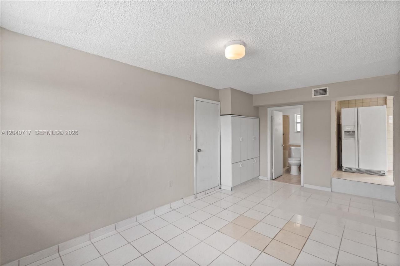 491 W 35th Pl, Hialeah, FL 33012 Photo
