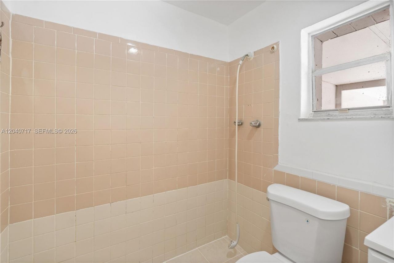 491 W 35th Pl, Hialeah, FL 33012 Photo
