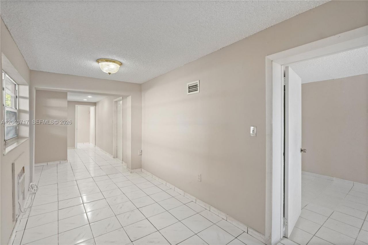 491 W 35th Pl, Hialeah, FL 33012 Photo