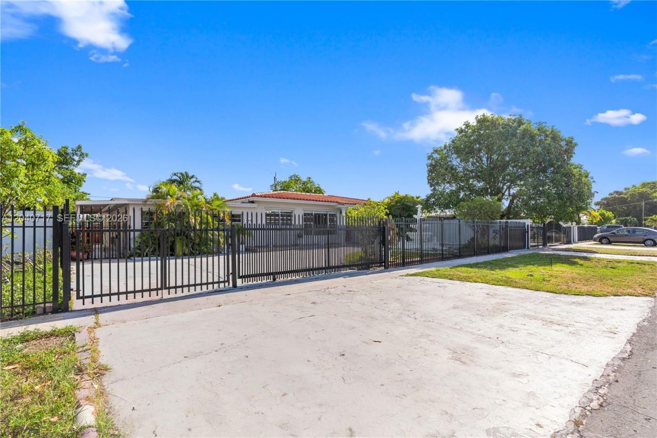 491 W 35th Pl, Hialeah, FL 33012 Photo