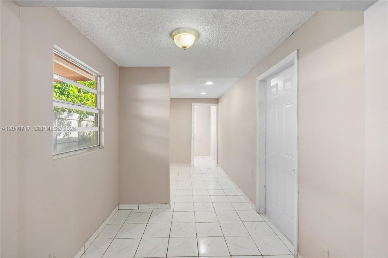 491 W 35th Pl, Hialeah, FL 33012 Photo
