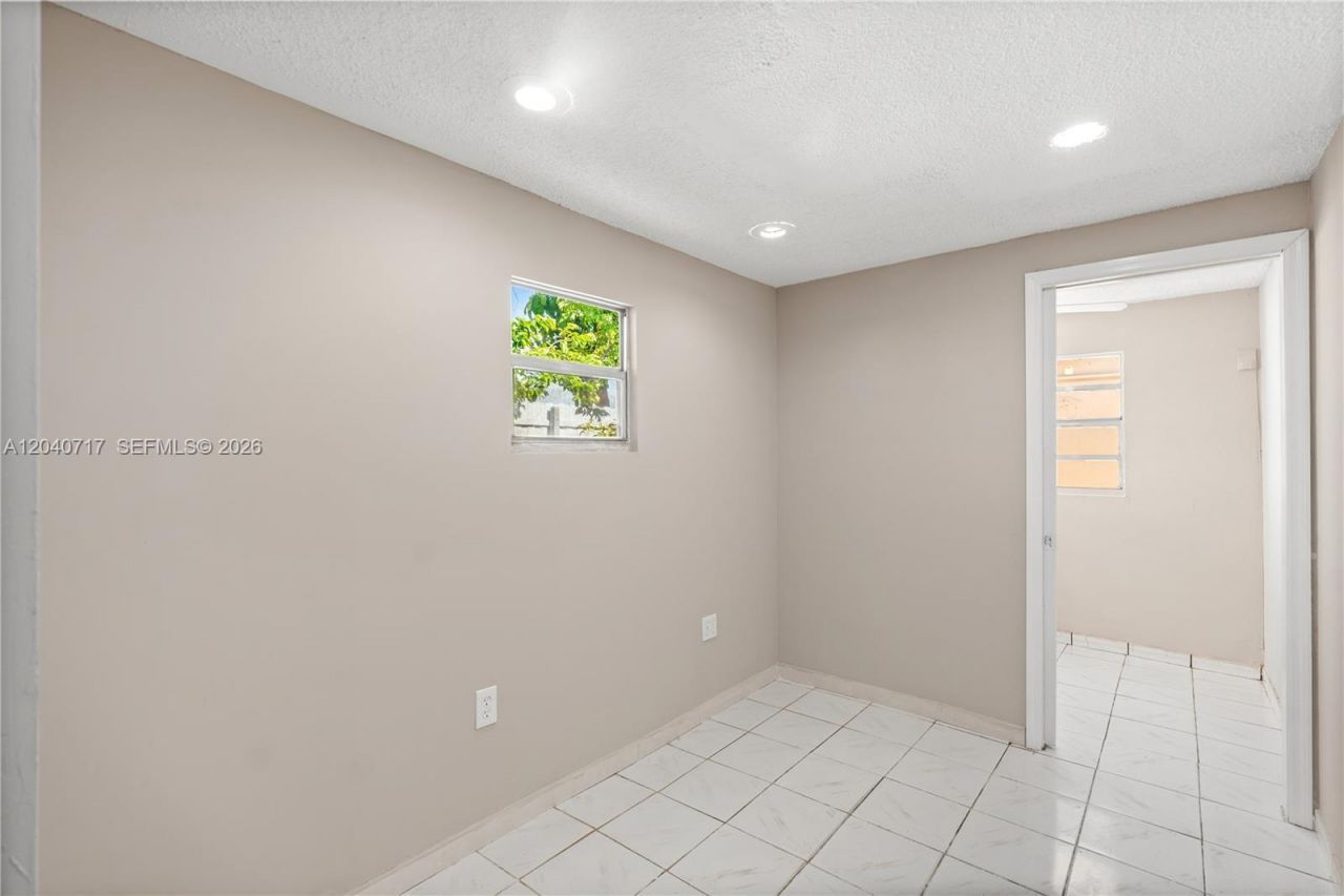 491 W 35th Pl, Hialeah, FL 33012 Photo