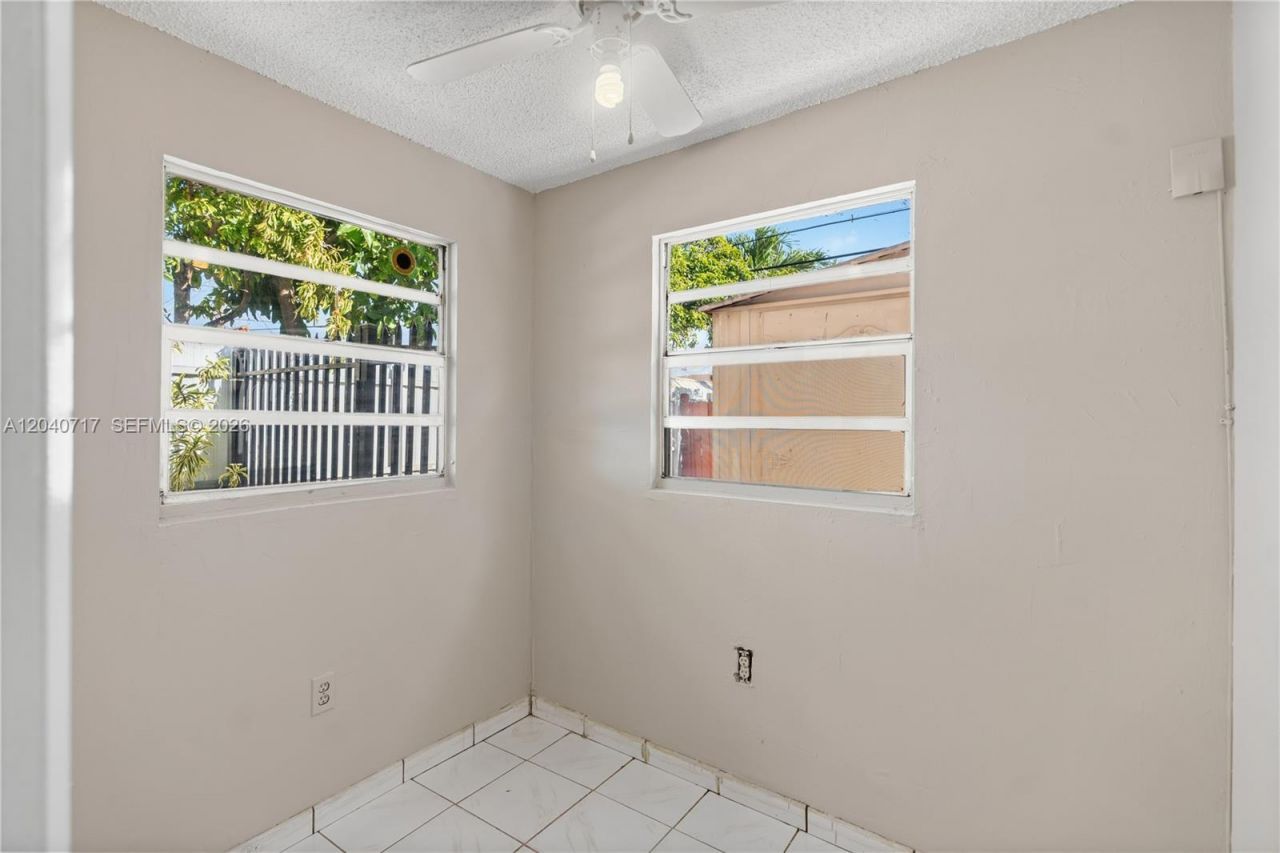 491 W 35th Pl, Hialeah, FL 33012 Photo