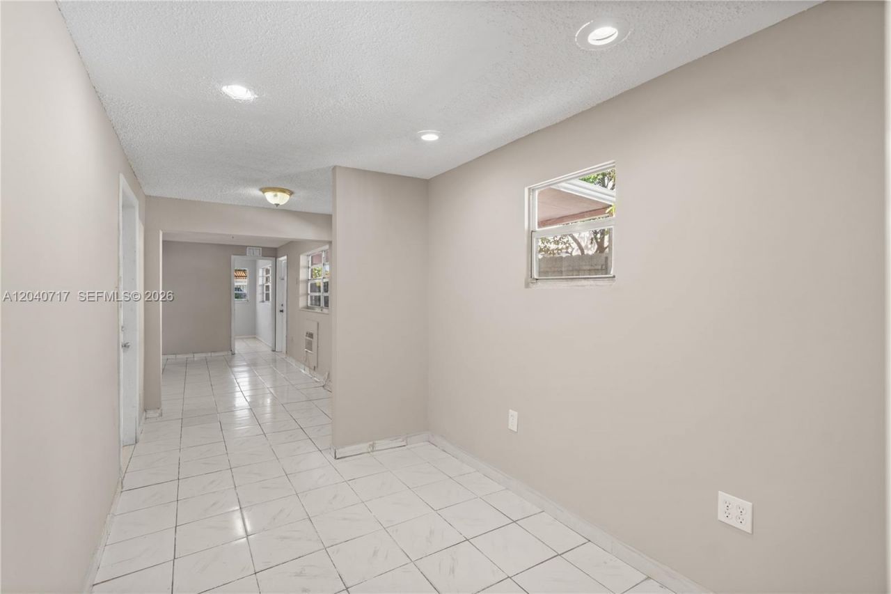 491 W 35th Pl, Hialeah, FL 33012 Photo