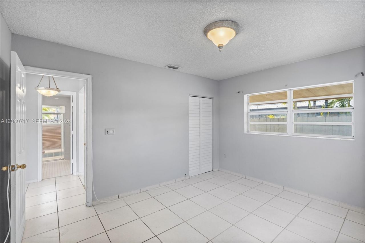 491 W 35th Pl, Hialeah, FL 33012 Photo