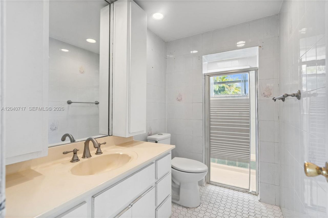 491 W 35th Pl, Hialeah, FL 33012 Photo