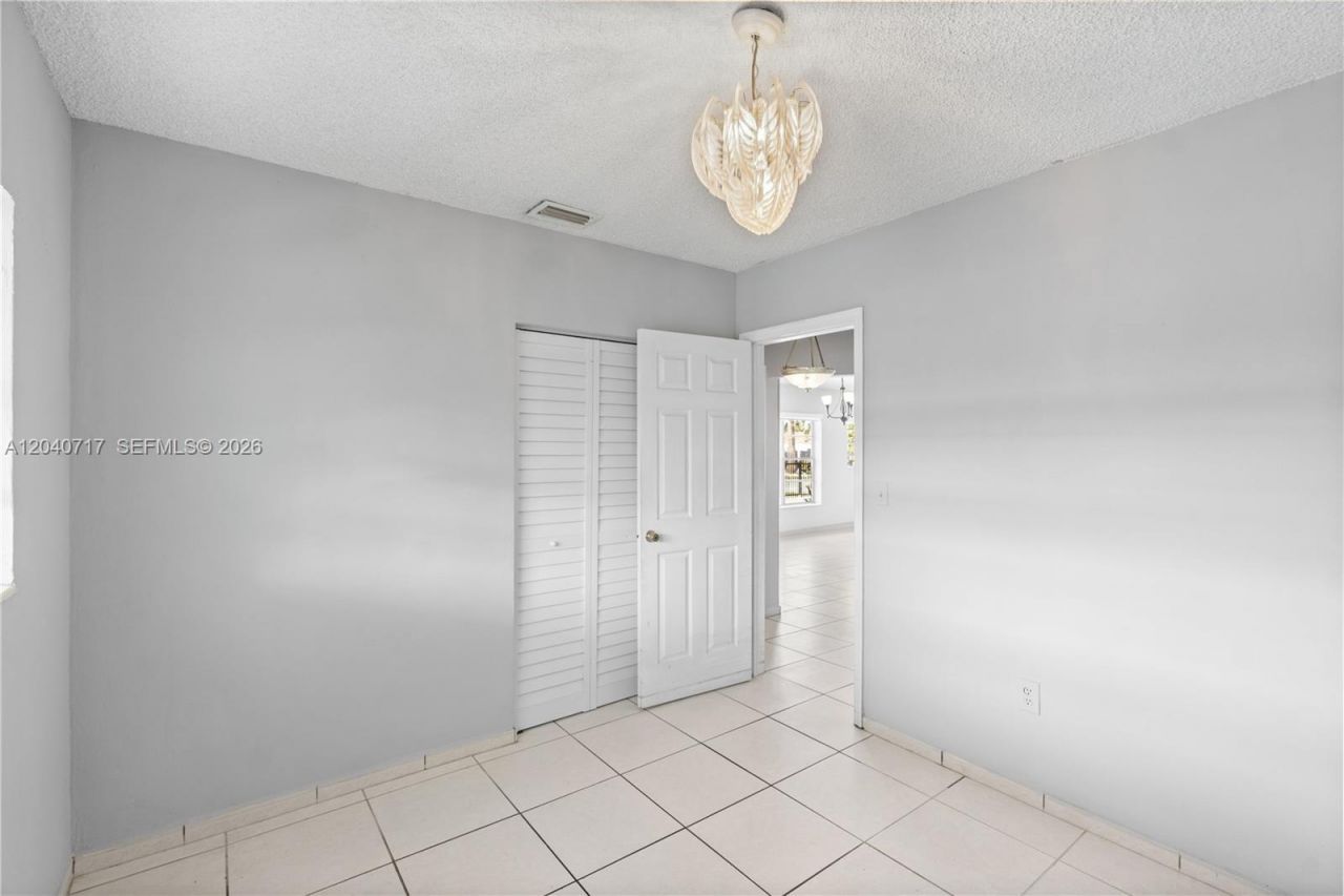 491 W 35th Pl, Hialeah, FL 33012 Photo