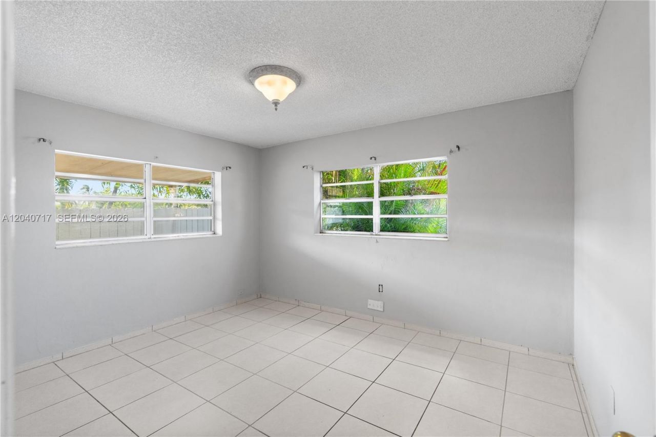 491 W 35th Pl, Hialeah, FL 33012 Photo