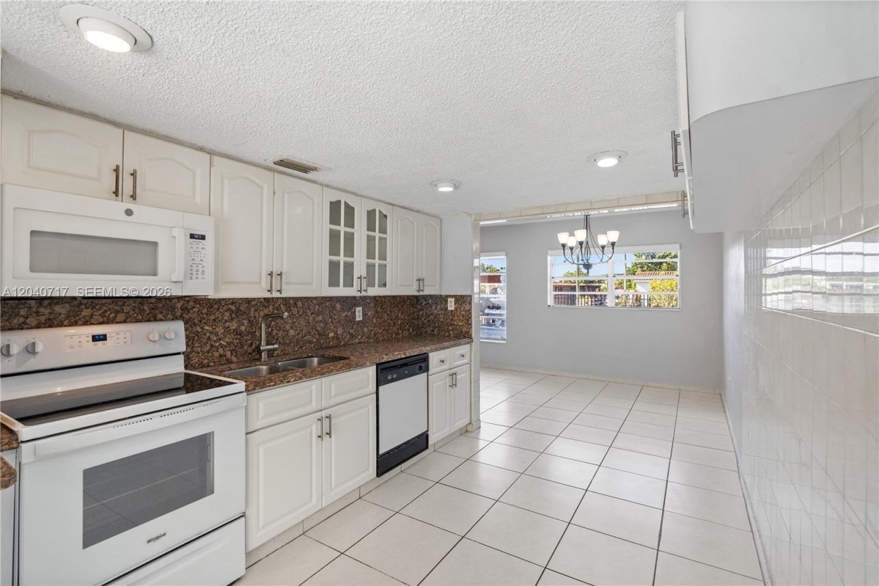 491 W 35th Pl, Hialeah, FL 33012 Photo