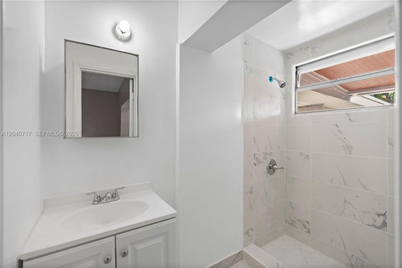 491 W 35th Pl, Hialeah, FL 33012 Photo