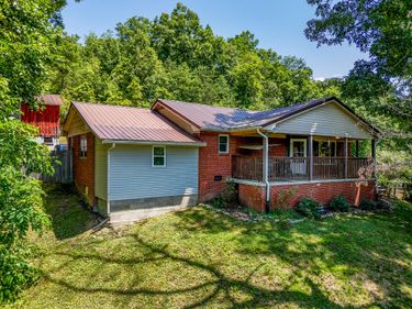 1845 Spaws Creek , West Liberty, KY 41472