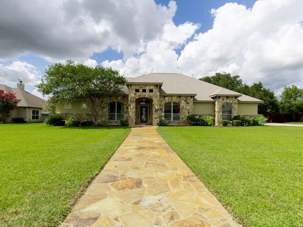1640 CAMDEN LN, Pleasanton, TX 78064