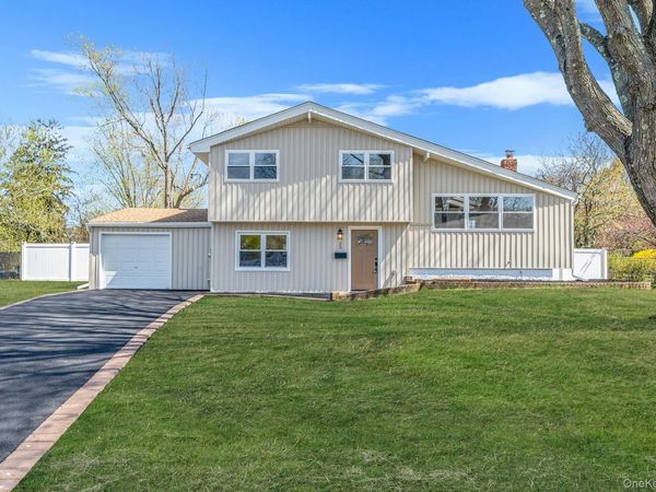 25 Greentree Drive , Oakdale, NY 11769
