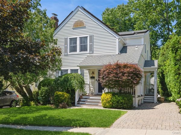 71 Bar Beach Road, Port Washington, NY 11050