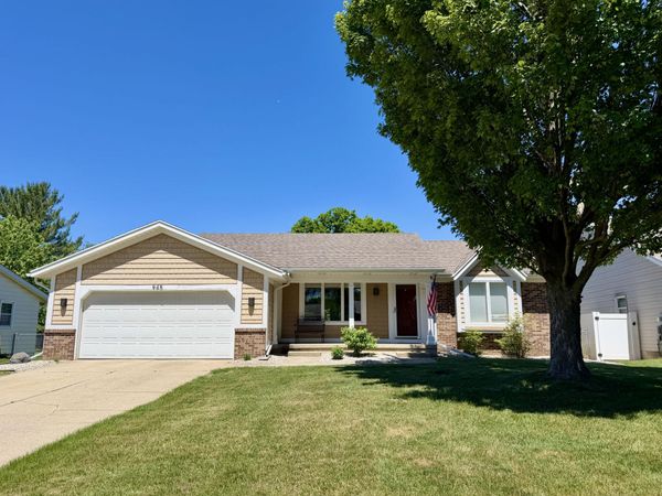 945 Pembroke Street SE, Grand Rapids, MI 49508
