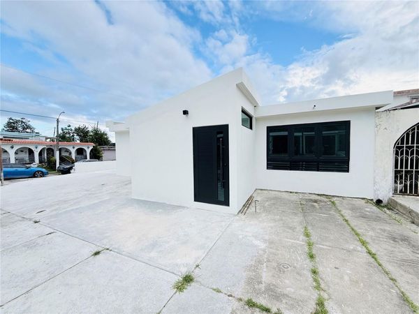 TRIPLEX HOUSE  Calle 5 D1 EXT. BUSO , HUMACAO, PR 00791