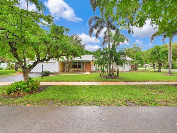 600 Petunia Dr, Plantation, FL 33317