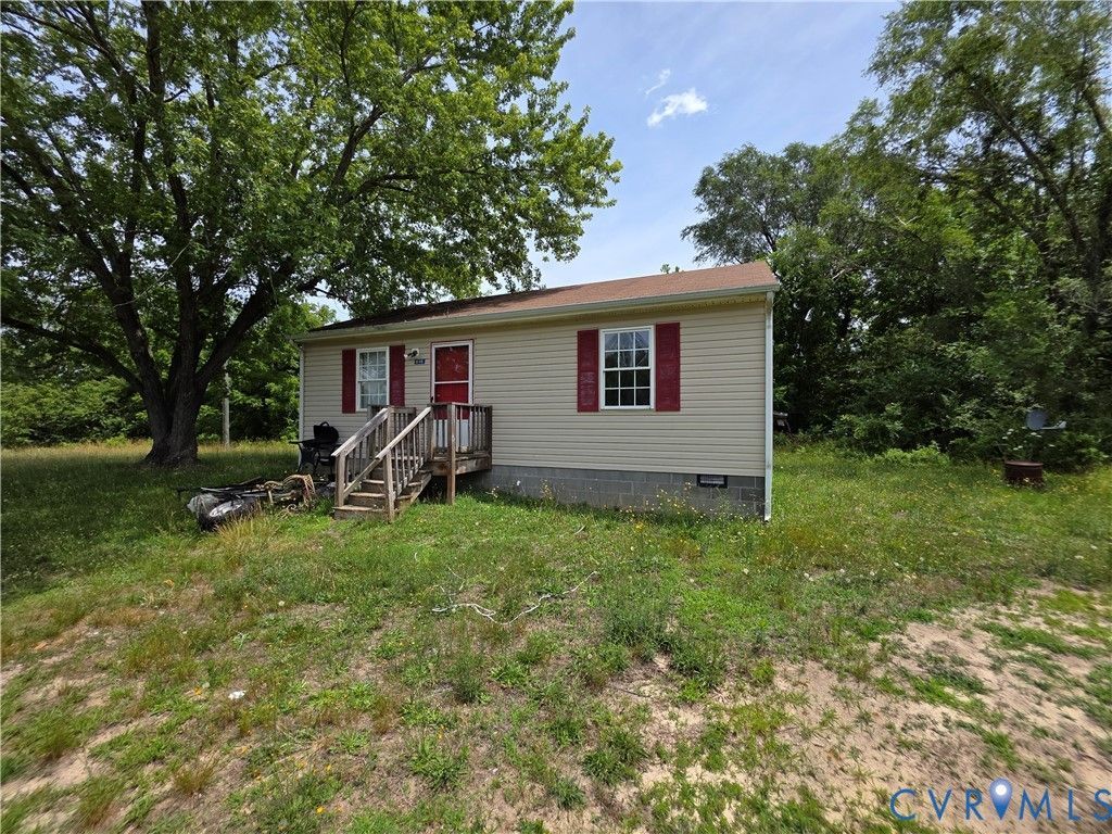 646 Valley Drive, Callao, VA 22435 Main Photo