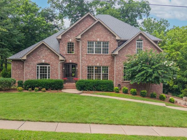 127 Country Hills Dr , Hendersonville, TN 37075