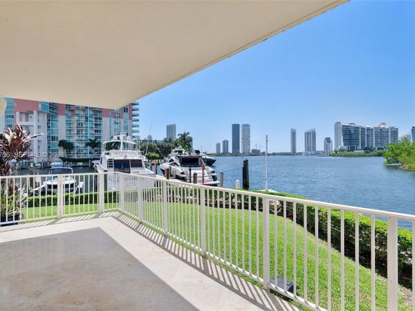 3330 NE 190th St, Unit 114, Aventura, FL 33180