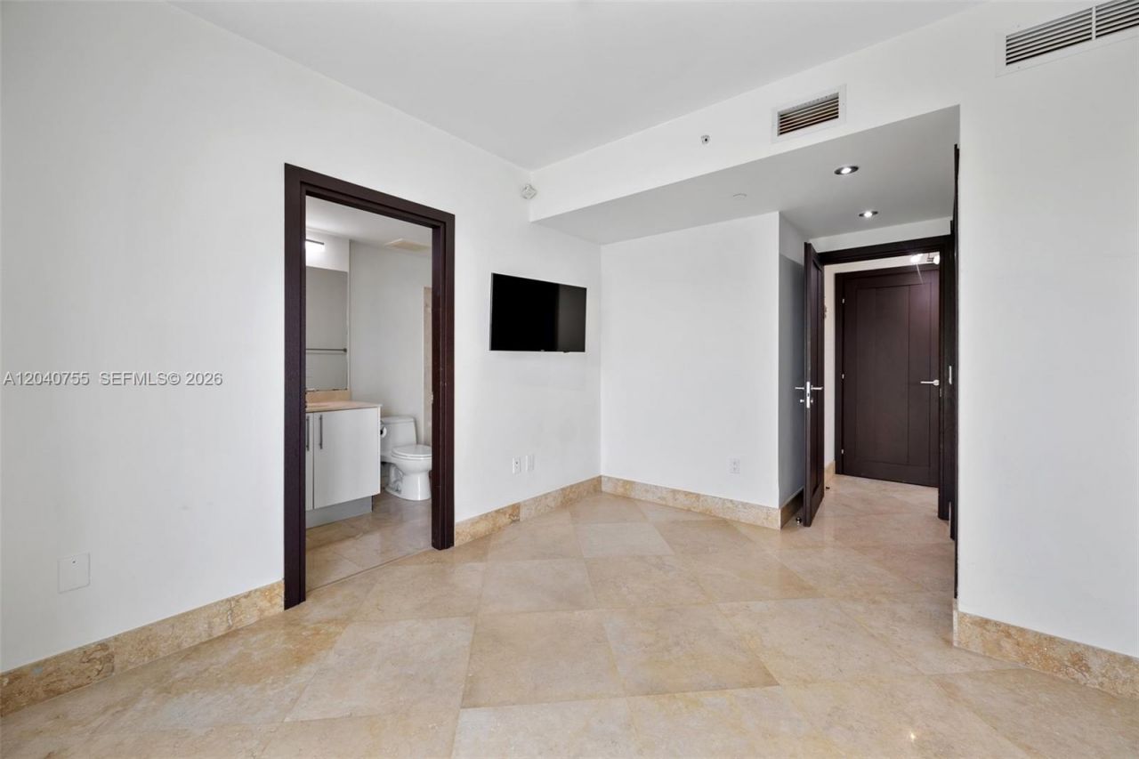 3330 NE 190th St, Unit 114, Aventura, FL 33180 Photo