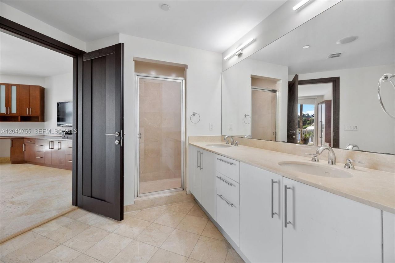3330 NE 190th St, Unit 114, Aventura, FL 33180 Photo