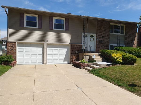 3535 Treaty Lane , Hoffman Estates, IL 60192