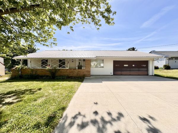 1203 4th Avenue , Dixon, IL 61021