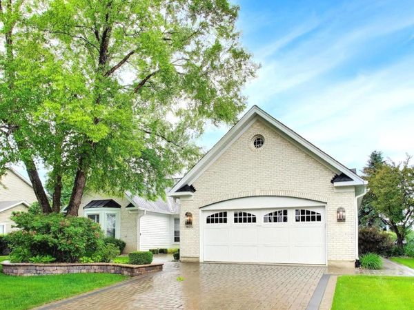 1605 Crowfoot Circle , Hoffman Estates, IL 60169