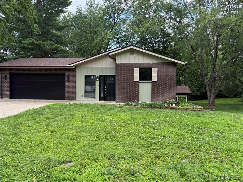 25 Glen Ridge Drive, Glen Carbon, IL 62034 Main Photo