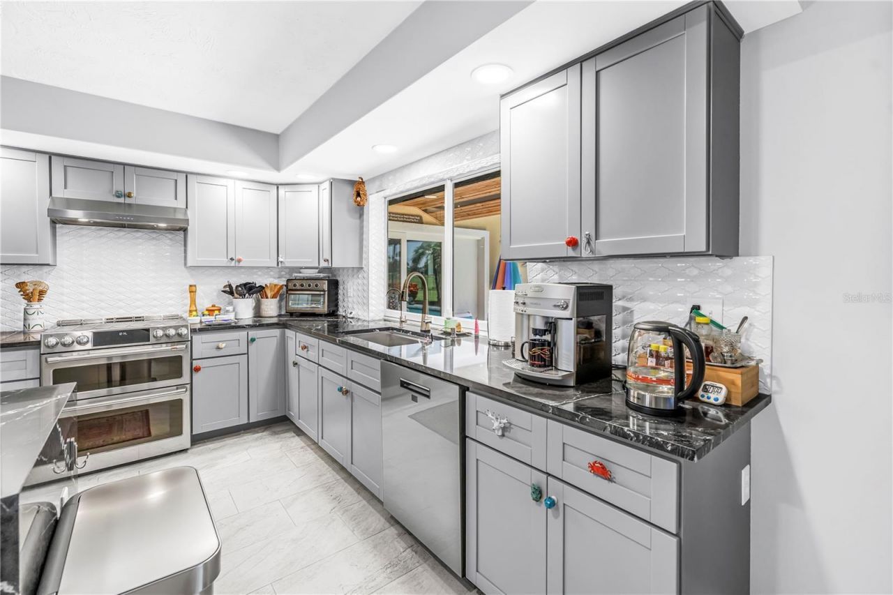 6113 45th Street W, Bradenton, FL 34210 Photo