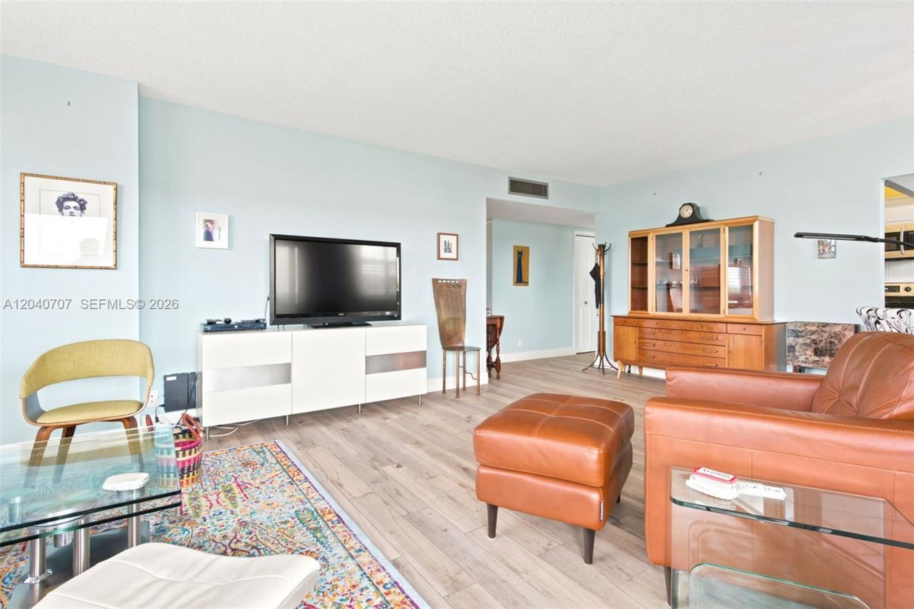 4350 Hillcrest Dr , Unit 611, Hollywood, FL 33021 Photo