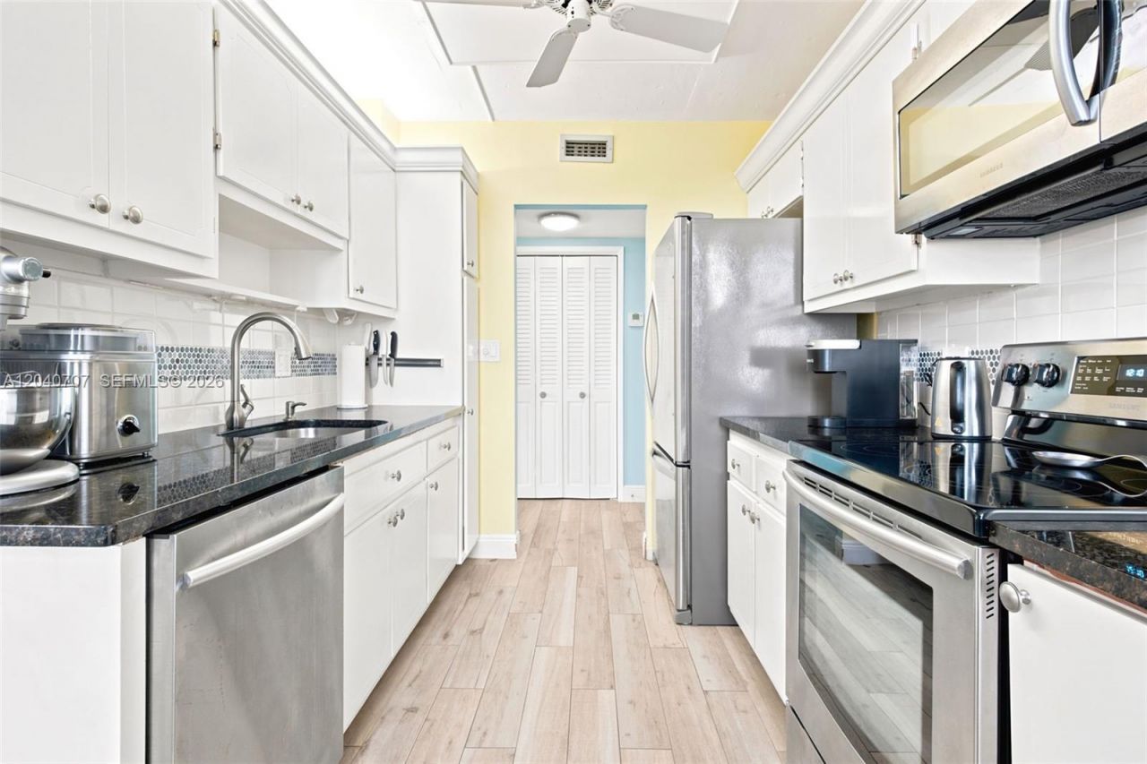 4350 Hillcrest Dr , Unit 611, Hollywood, FL 33021 Photo